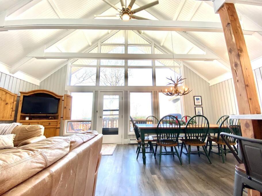 Cozy Charming Sleeps 11 Chalet