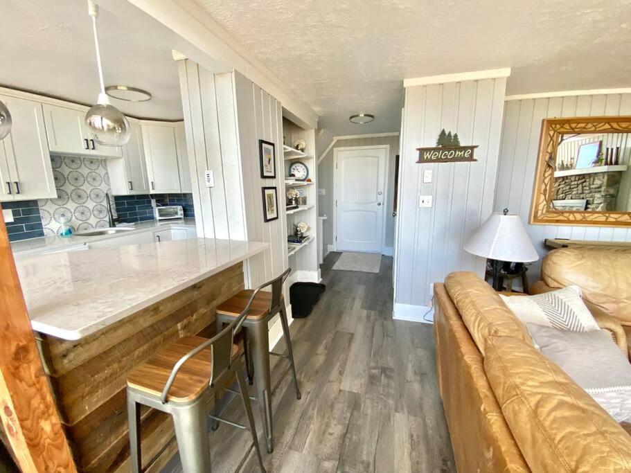 Chalet Cozy Charming Sleeps 11