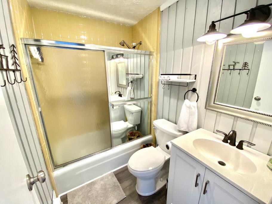 Cozy Charming Sleeps 11