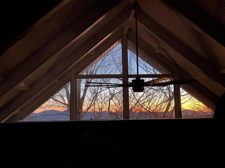 Chalet Cozy Charming Sleeps 11 Beech Mountain
